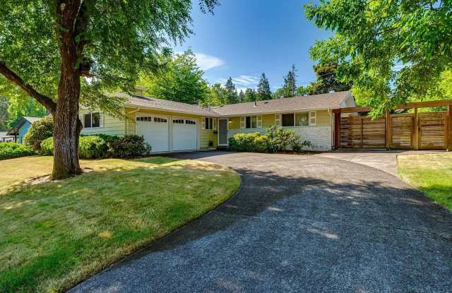 South Eugene Gem! Single-Level 3BD/2BA w/ Fireplace & Park-Like Backyard photos photos
