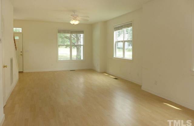 307 W Poplar Avenue Gallery 3