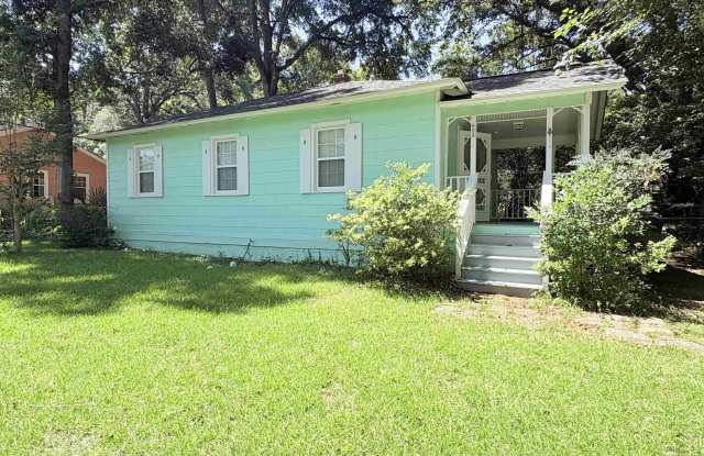 606 Collins Drive Gallery 2