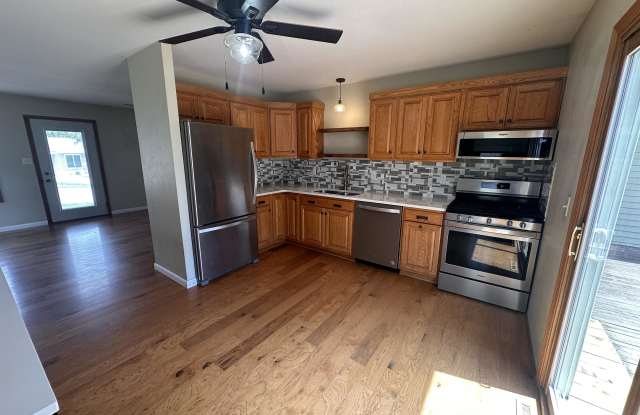 1710 Scenic View Drive - 1710 Scenic View Drive, Dubuque, IA 52001