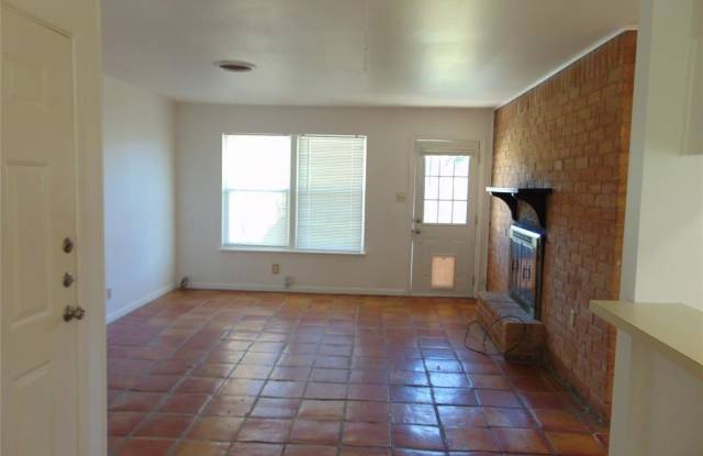 2308  Barton SKWY Gallery 4
