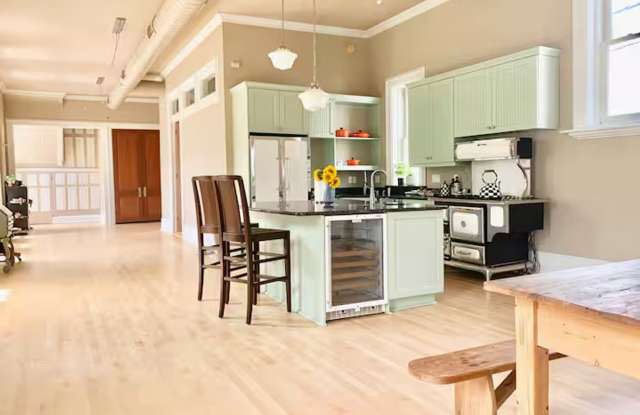 2000 Sq./Ft. Upper Floor Unit in Heart of Downtown MKE photos photos
