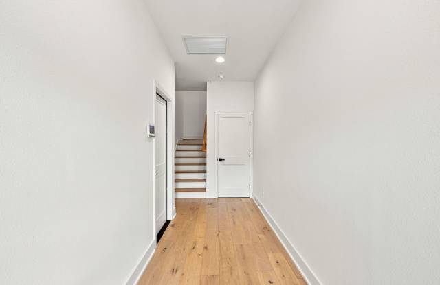 Gorgeous 4/3.5 Custom 3 Story Townhome Gallery 4