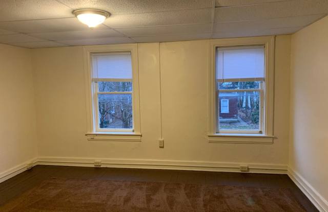 Available Now! 2-3 Bedroom 1 Bath House-York City SD - 719 Susquehanna Avenue, York, PA 17403