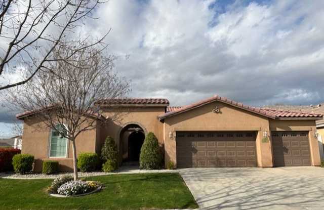 4 Bedroom Home with 3-Car Garage, Paid Solar & Community Pool Access Gallery 1
