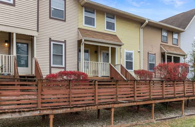 Broad Ripple townhome with garage, updated kitchen, and walkable convenience! - 6683 North College Avenue, Indianapolis, IN 46220 Broad Ripple townhome with garage, updated kitchen, and walkable convenience! - 6683 North College Avenue, Indianapolis, IN 46220