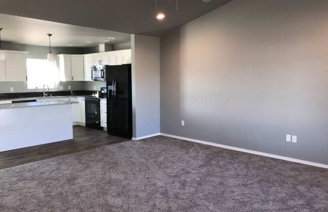 2 Story Home! 4 Beds, 2.5 Bath! Gallery 4
