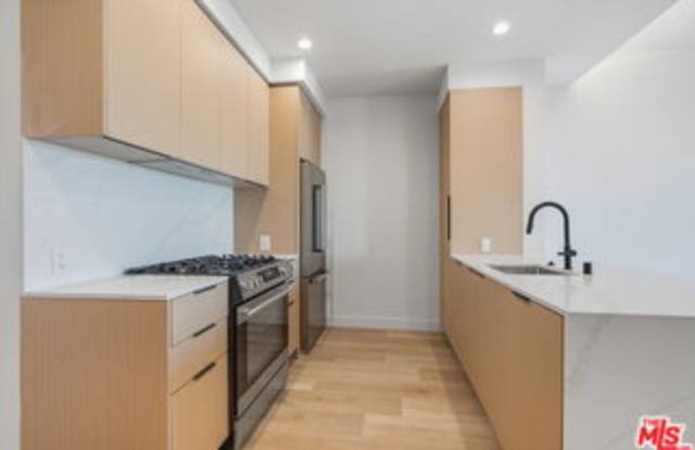3555 Overland Avenue Gallery 2