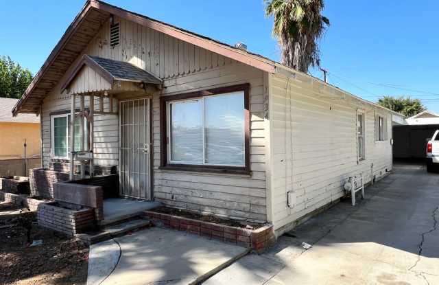 2 bd / 1 ba duplex photos photos