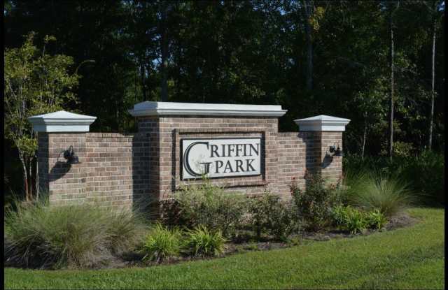 3 Br, 2 1/2 Ba Home In Griffin Park, Hinesville, GA $1,000 OFF FIRST FULL MONTH’S RENT WITH AN ACCEPTABLE APPLICATION & CREDIT. FOR SHOWINGS PLEASE CALL REMAX ACCENT AT 912-756-5888. Gallery 3