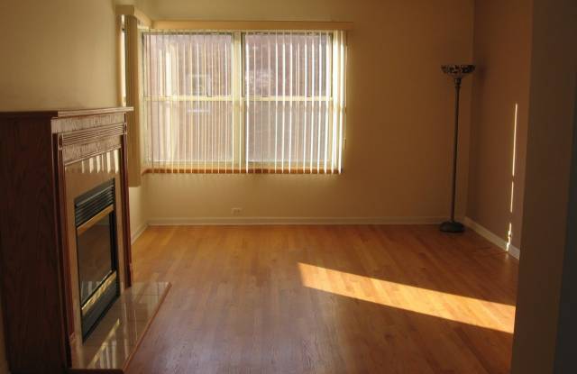 4935 N Wolcott Avenue Gallery 2