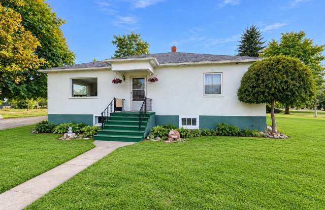 Retro Charm with Room to Roam! | $2,300/Month Gallery 1