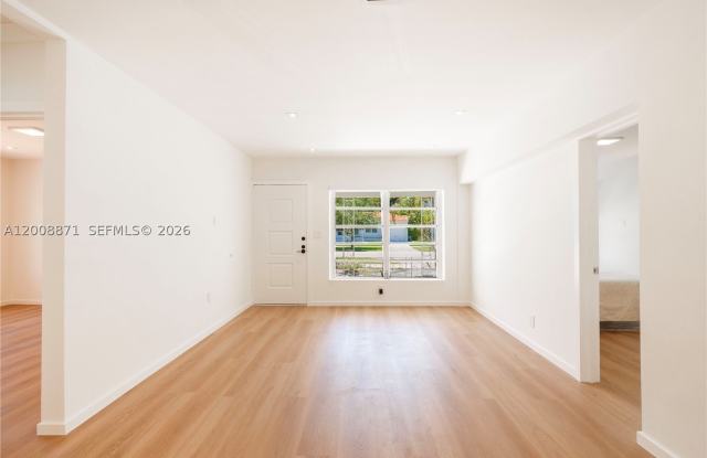 3021 Coconut Grove Dr Gallery 2