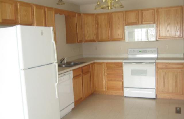 1613 County Rd D East C - 1613 County Road D East, Maplewood, MN 55109