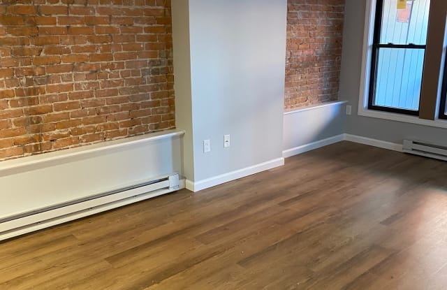 562 Main Street - 562 Main Street, Middletown, CT 06457