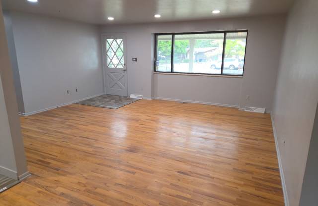 437 South Vaughn Way photos photos