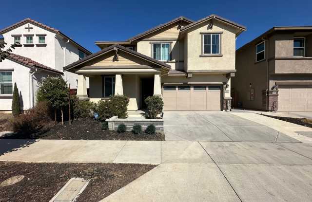 Gorgeous 4 Bedroom, 3 Bath + Office & SOLAR!! Gallery 1