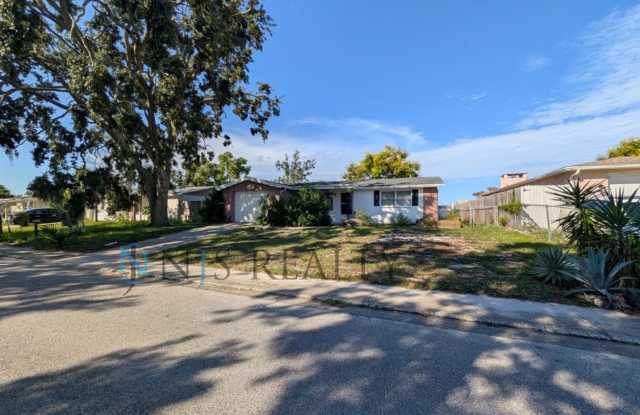 Newly renovated 2 bed, 2 bath home with fenced in yard... NEW NEW NEW Gallery 3
