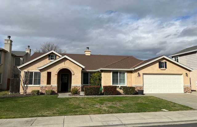 4 bedrooms, an office and single-story home with a pool!! - 167 Heritage Court, Manteca, CA 95337