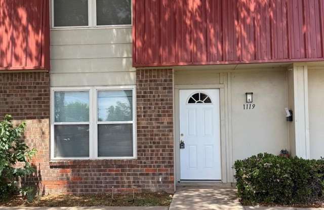 1119 E 51st St photos photos
