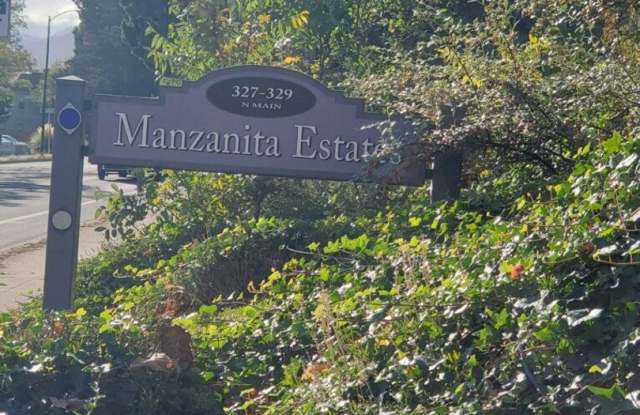 Cute 2 bedroom 1.5 bath Condo in Ashland!! photos photos