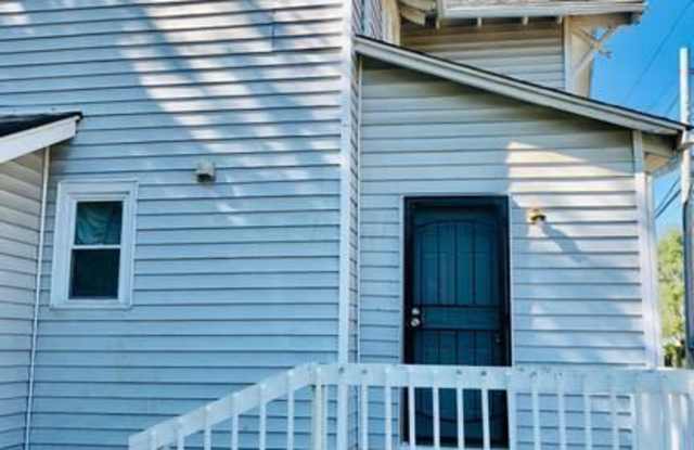 964 Wilson Avenue Gallery 2