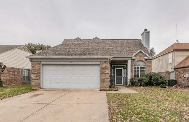 For Lease – Spacious 3-Bedroom Home with Primary Bedroom on Main Level - 2540 Dahlia Drive, Fort Worth, TX 76123