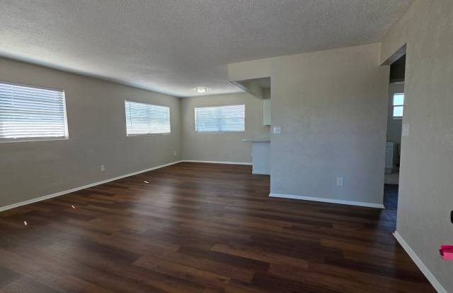 ** HALF OFF 1ST MONTH'S RENT WITH 13 MONTH LEASE ** photos photos