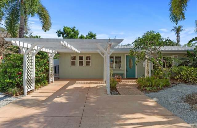 7860 HOLIDAY Drive Gallery 2