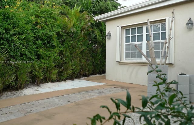 3051 SW 16th St - 3051 Southwest 16th Street, Miami, FL 33145