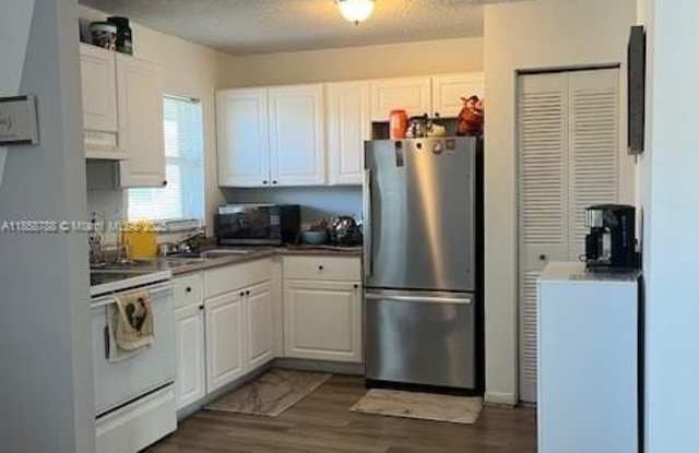 406 Lakeside Dr photos photos