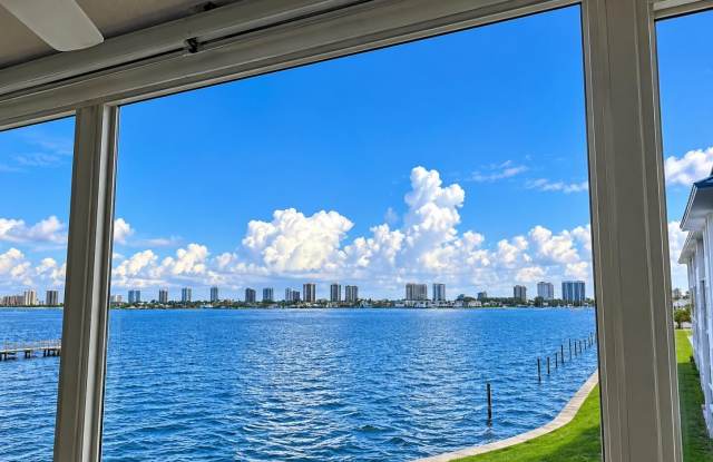 2936 LAKE SHORE Drive Gallery 1