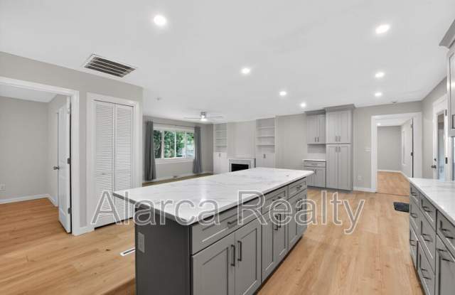 409 Robinson Ave photos photos