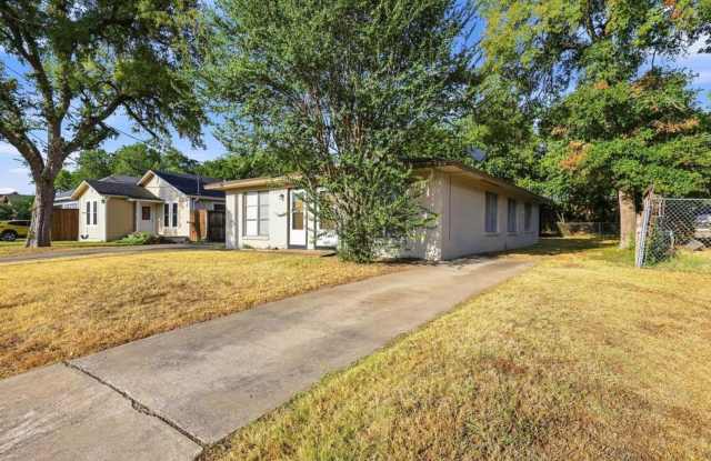Spacious Duplex for Rent in Sherman, TX Lawncare Included! Gallery 1
