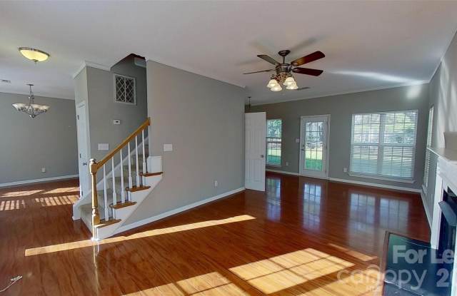 7236 Rock Island Road Gallery 3