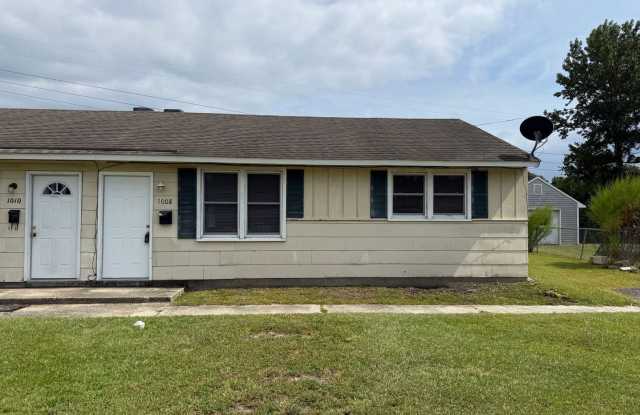 2 bedroom, 1 bath Duplex photos photos