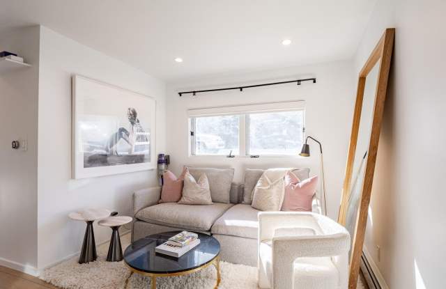 700 W Hopkins Avenue photos photos