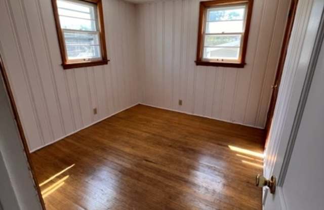 809 Monroe Avenue - 2 photos photos