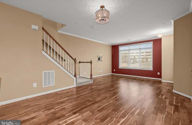 1304 RIBBON LIMESTONE Terrace SE Gallery 4