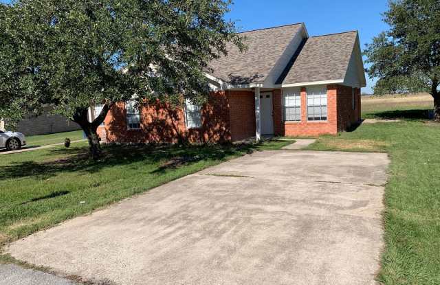 Newly refreshed 2BD/2BA duplex in Eagle Lake, TX. - 204 Hunters Lane, Eagle Lake, TX 77434