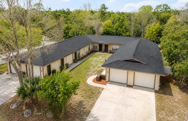 Spacious 3 Bedroom / 2 Bathroom Apartment with Private Garage Gallery 3