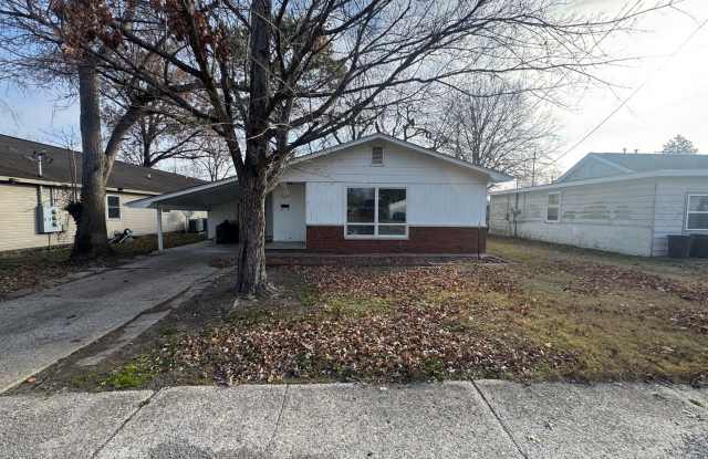 Home For Holidays - 707 South Bentley Street, Marion, IL 62959