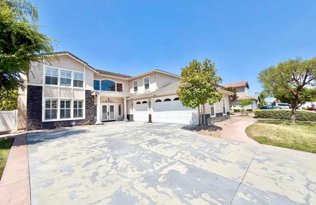Spacious Custom Home with 5 Bedrooms, Loft Balcony & 3-Car Garage photos photos