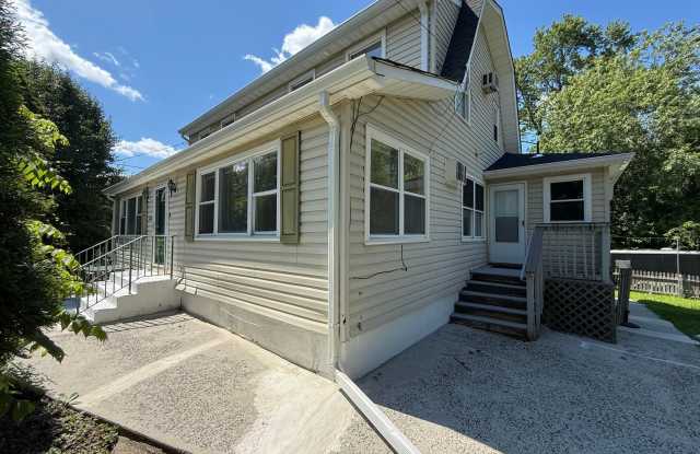 236 W Farms Road Gallery 1
