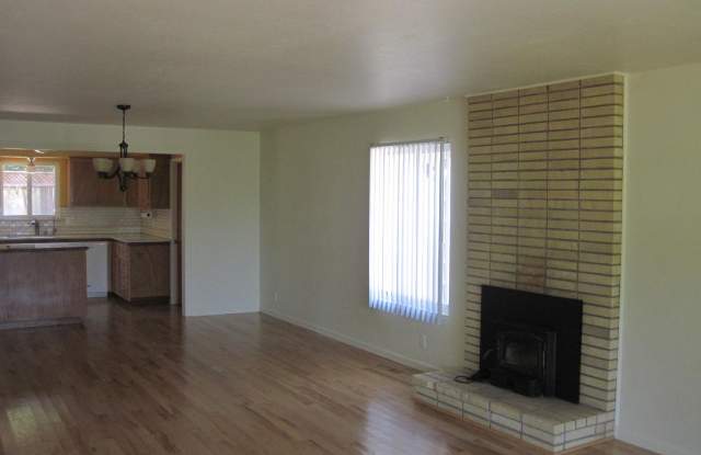 Charming 2BR/2BA Single-Family Home in Scotts Valley Gallery 4