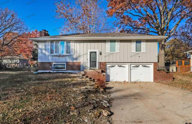 816 Southeast 13th Street - 816 Southeast 13th Street, Oak Grove, MO 64075
