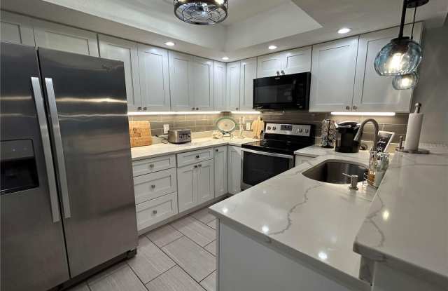 6301 MANATEE Avenue W Gallery 4