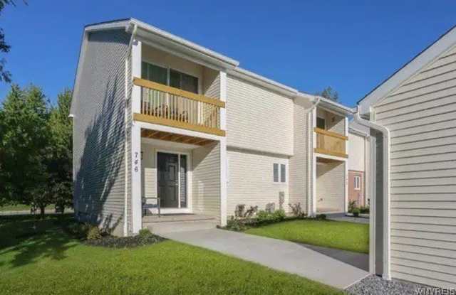 748 Robin Road photos photos
