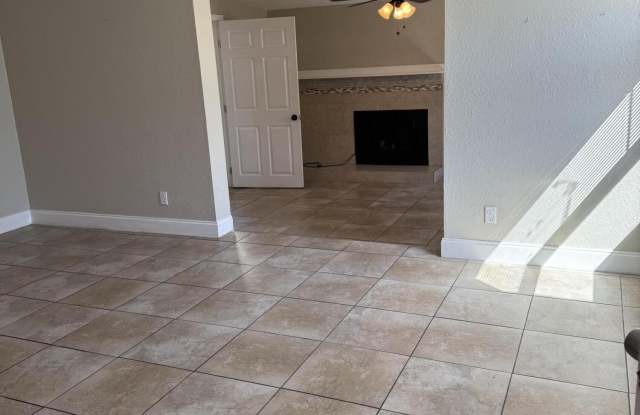 3923 HARBOR VIEW Drive Gallery 2