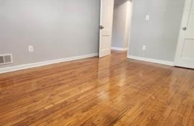 1126 48TH Place NE Gallery 4